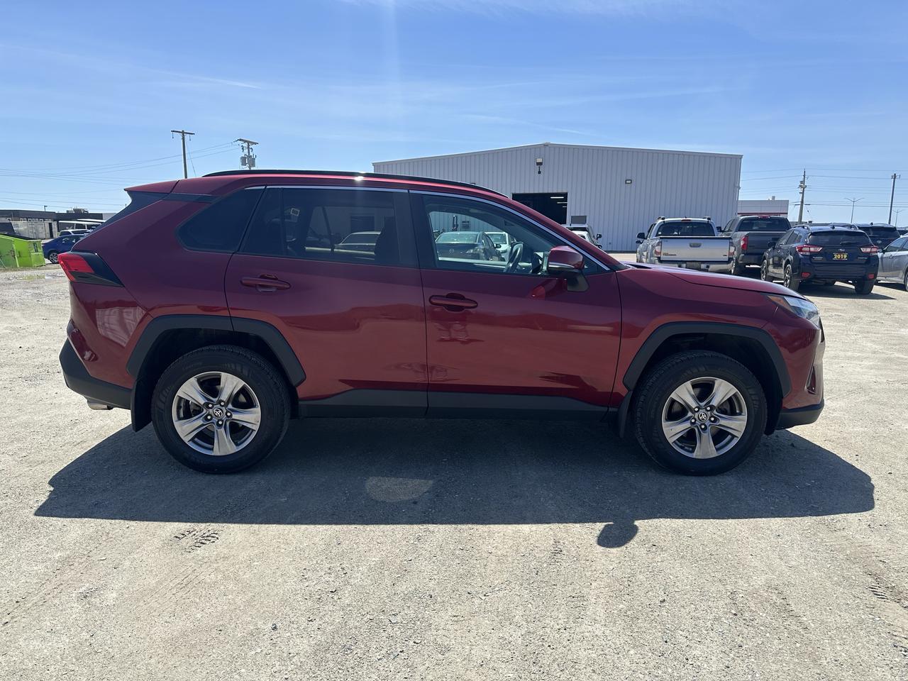 2022 Toyota RAV4 XLE AWD Photo3