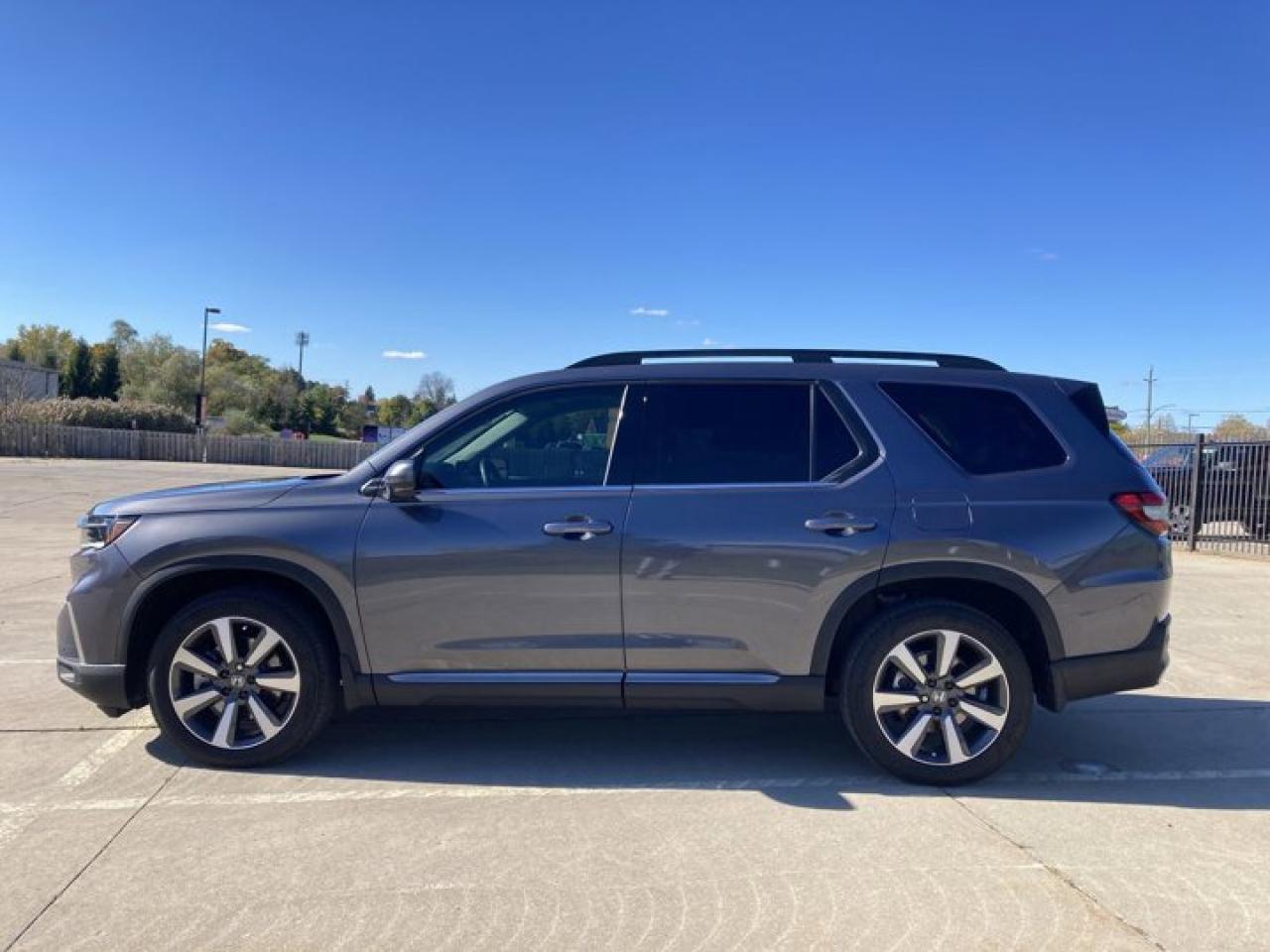 2025 Honda Pilot Touring AWD | Remote Start | Leather Seats | 360 Camera Photo