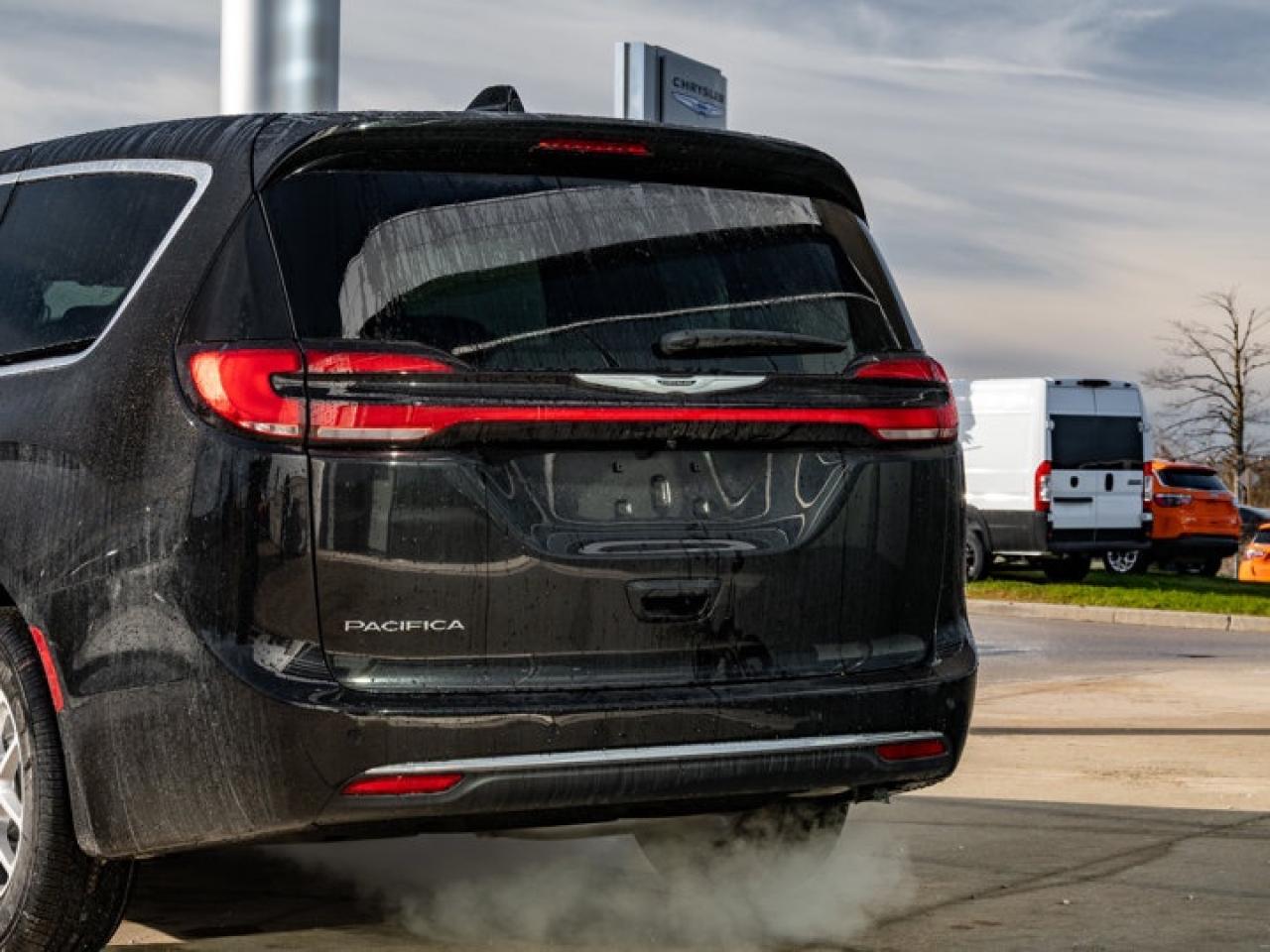 2026 Chrysler Pacifica Select Photo