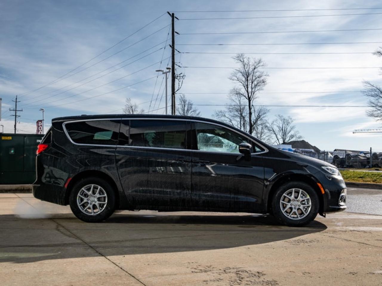 2026 Chrysler Pacifica Select Photo