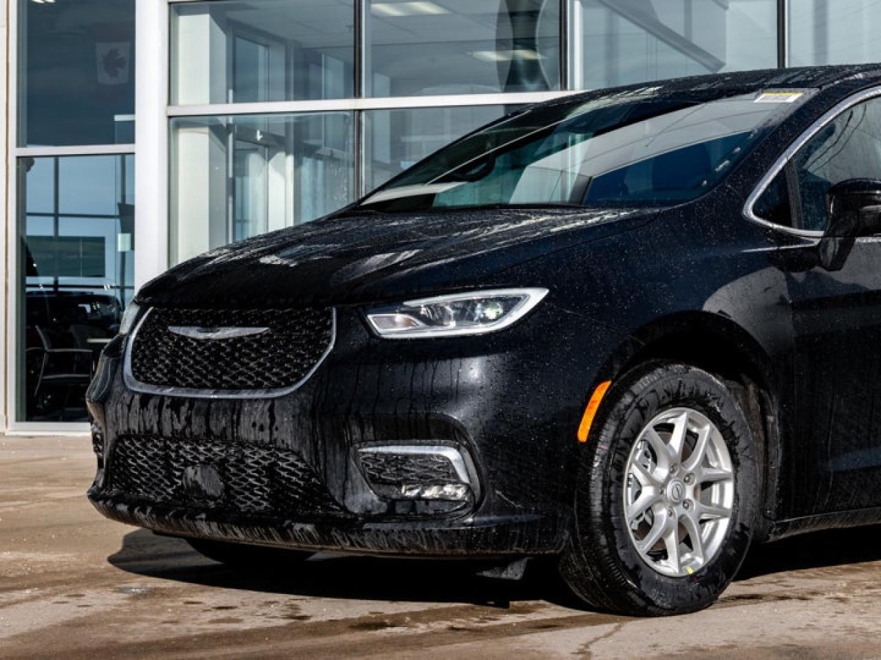 2026 Chrysler Pacifica Select Photo