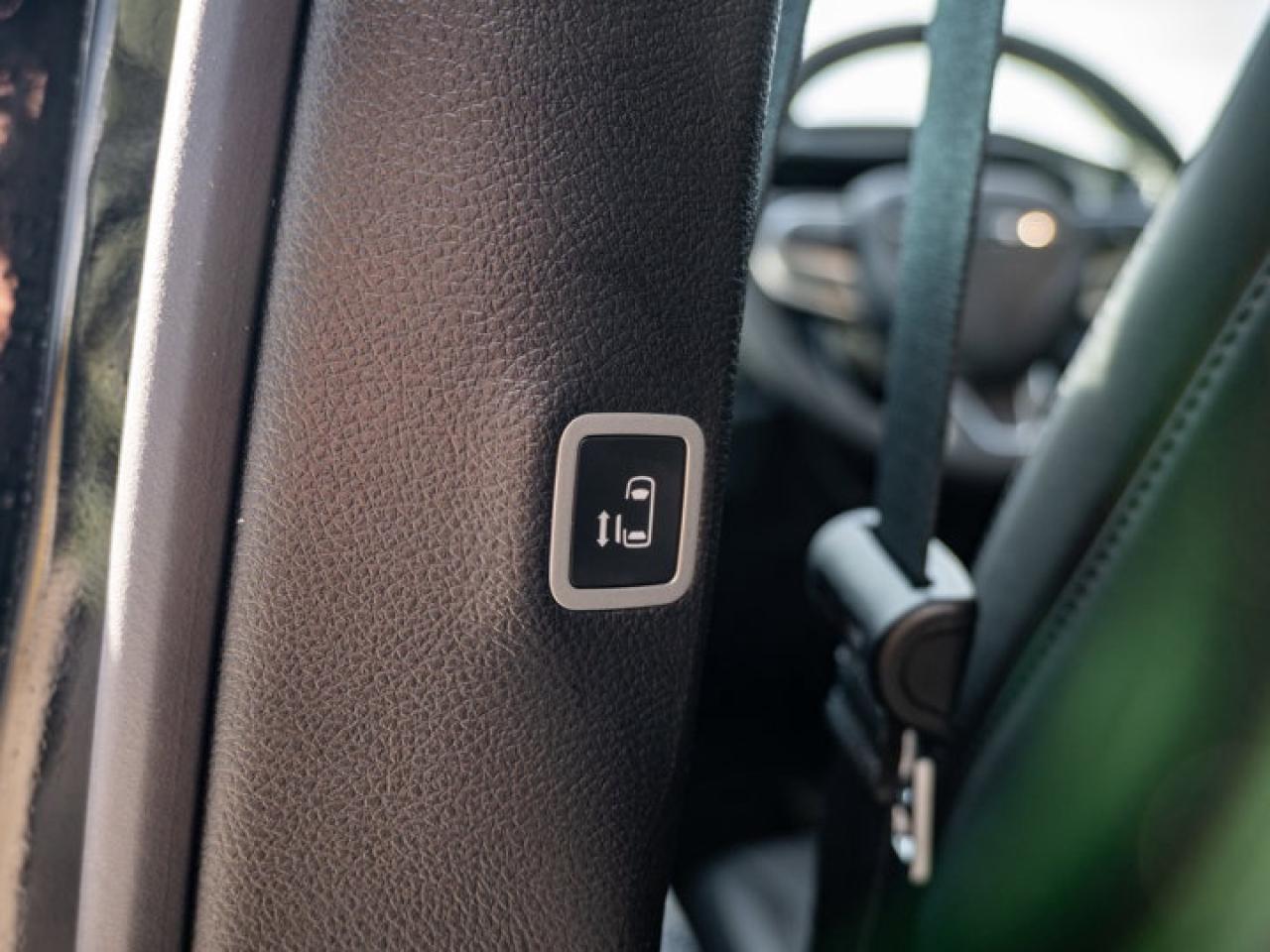 2026 Chrysler Pacifica Select Photo