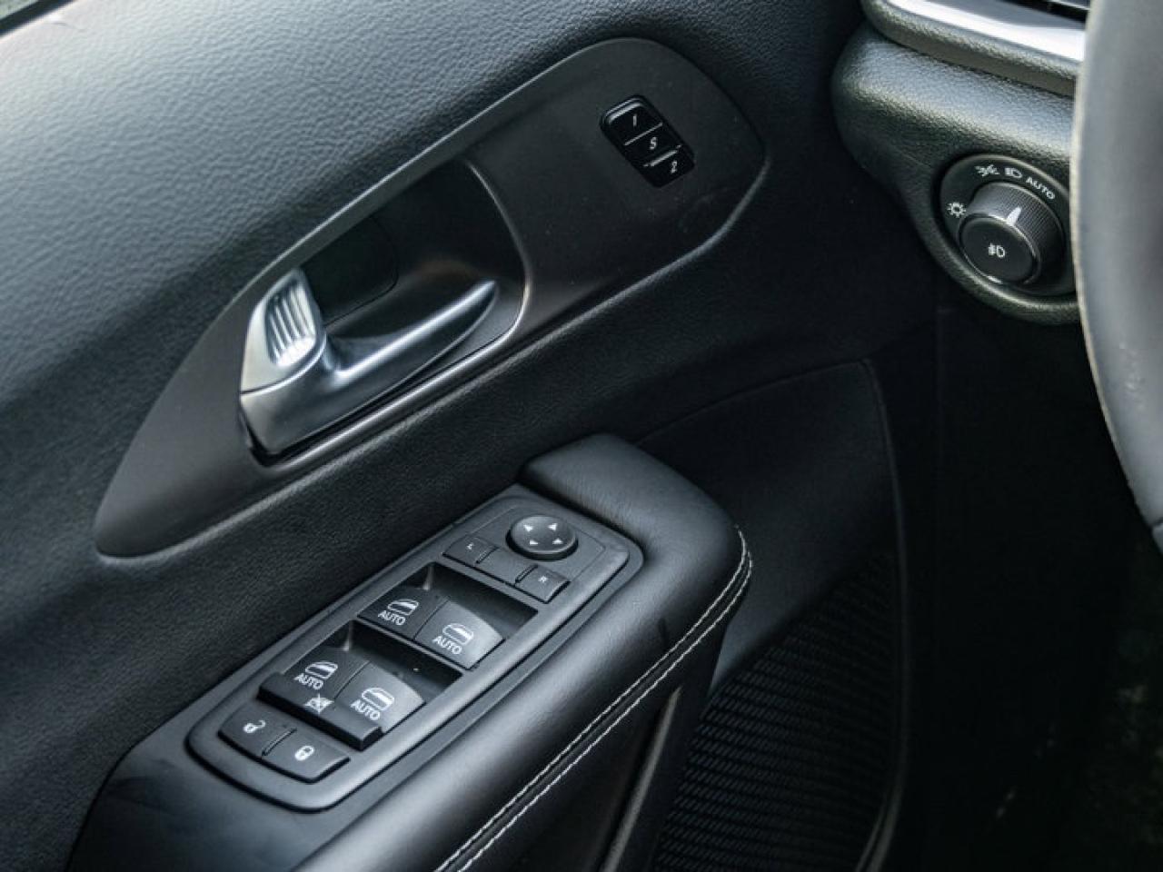 2026 Chrysler Pacifica Select Photo