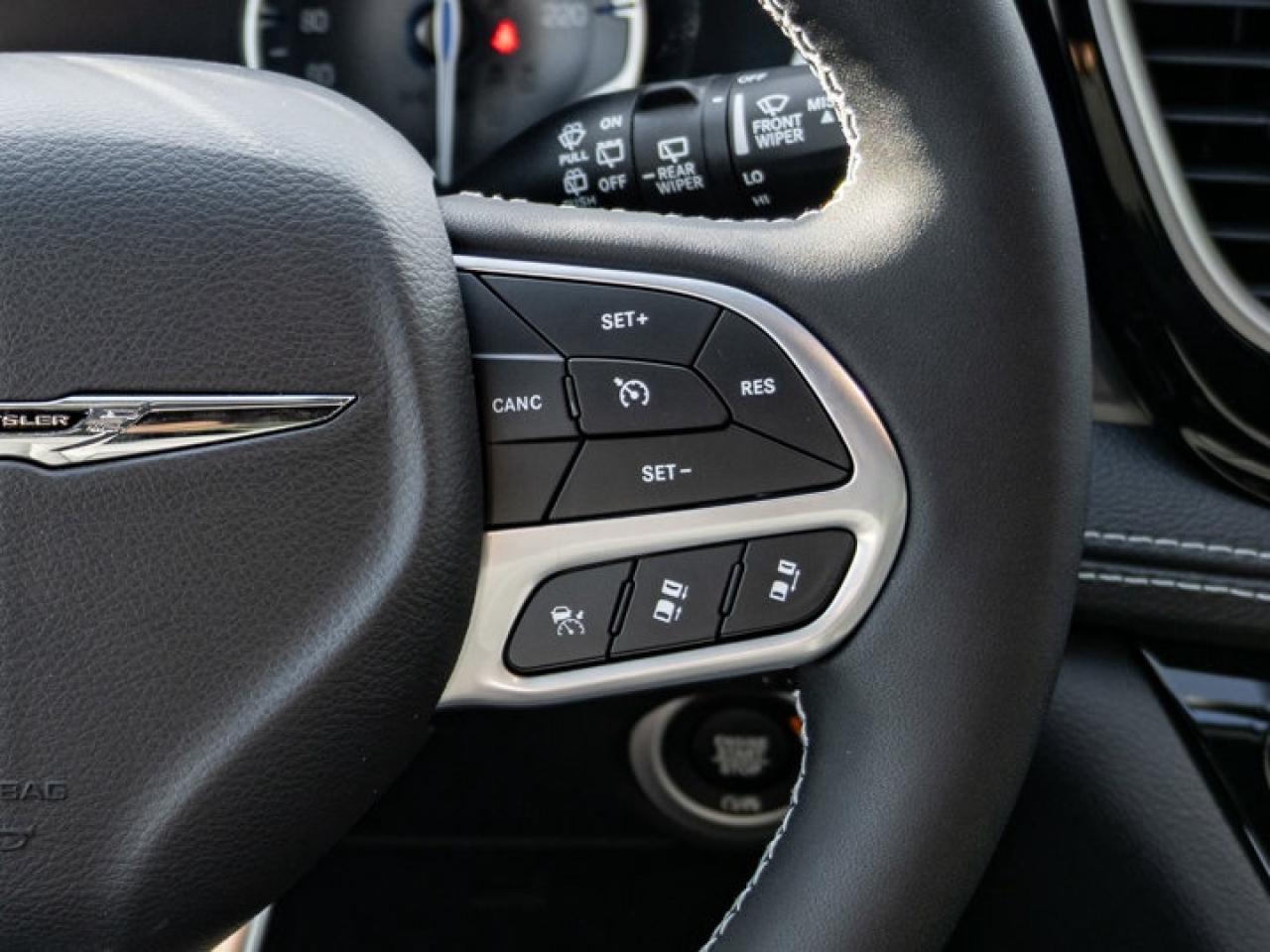 2026 Chrysler Pacifica Select Photo