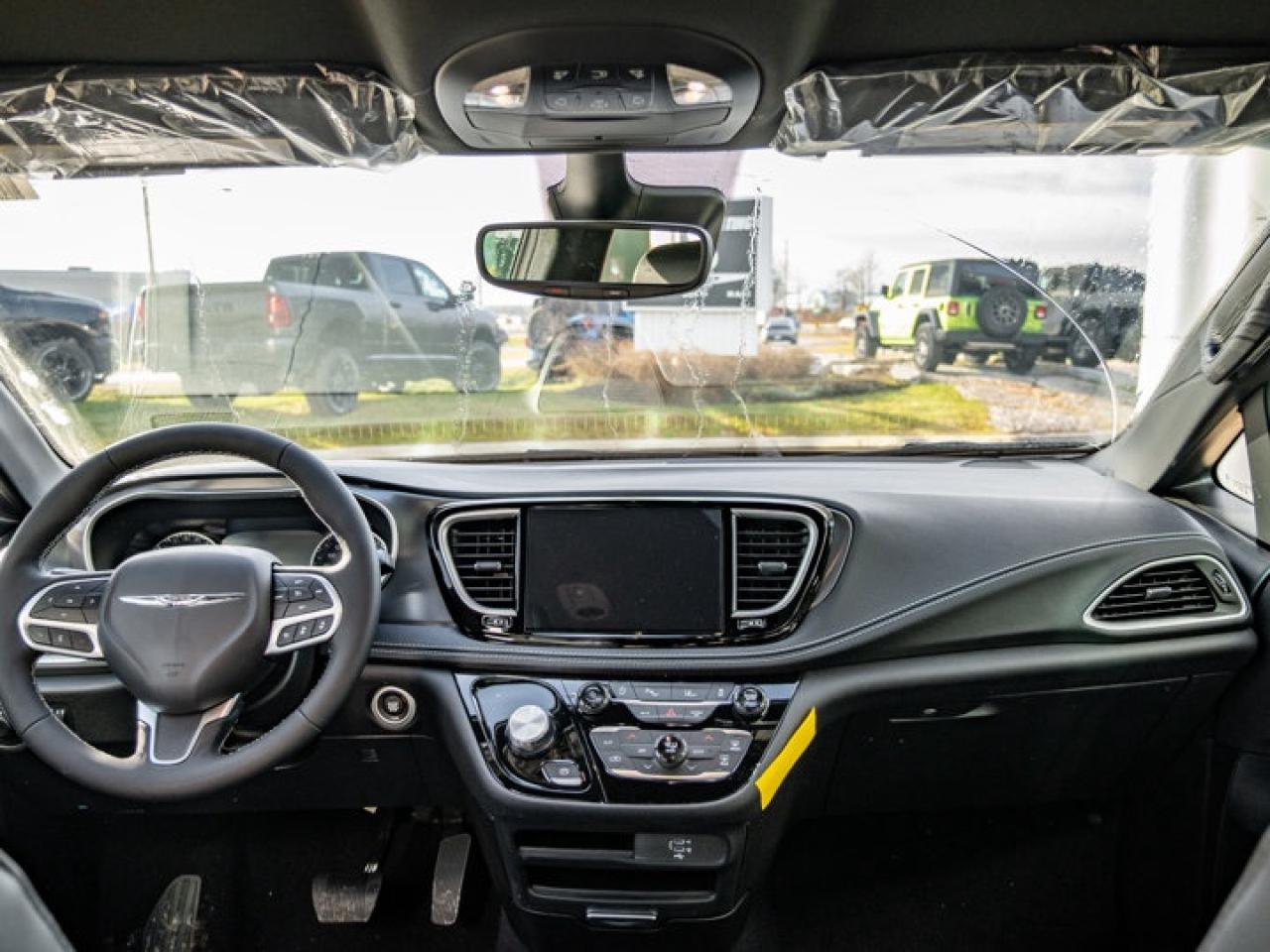 2026 Chrysler Pacifica Select Photo