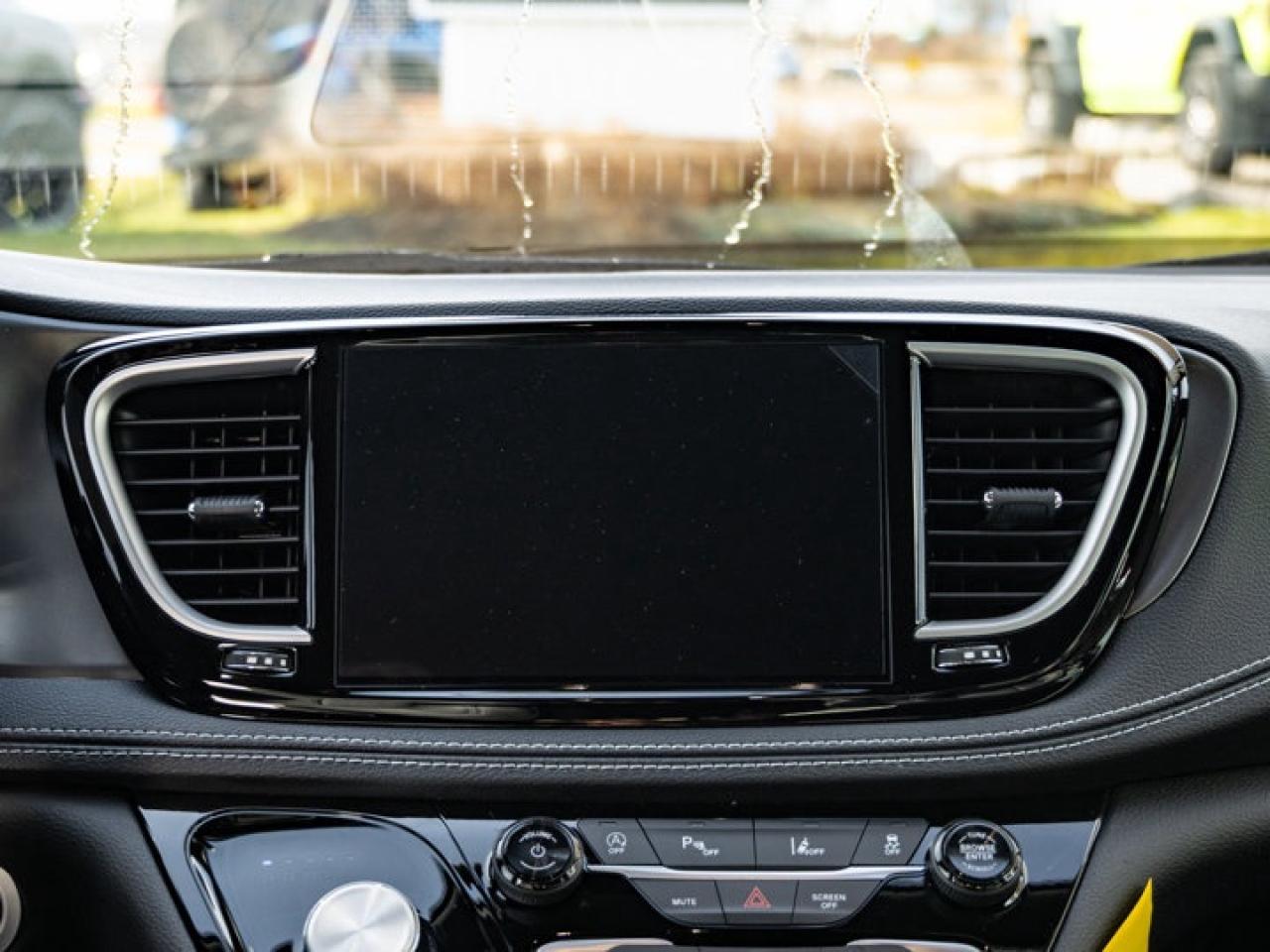 2026 Chrysler Pacifica Select Photo