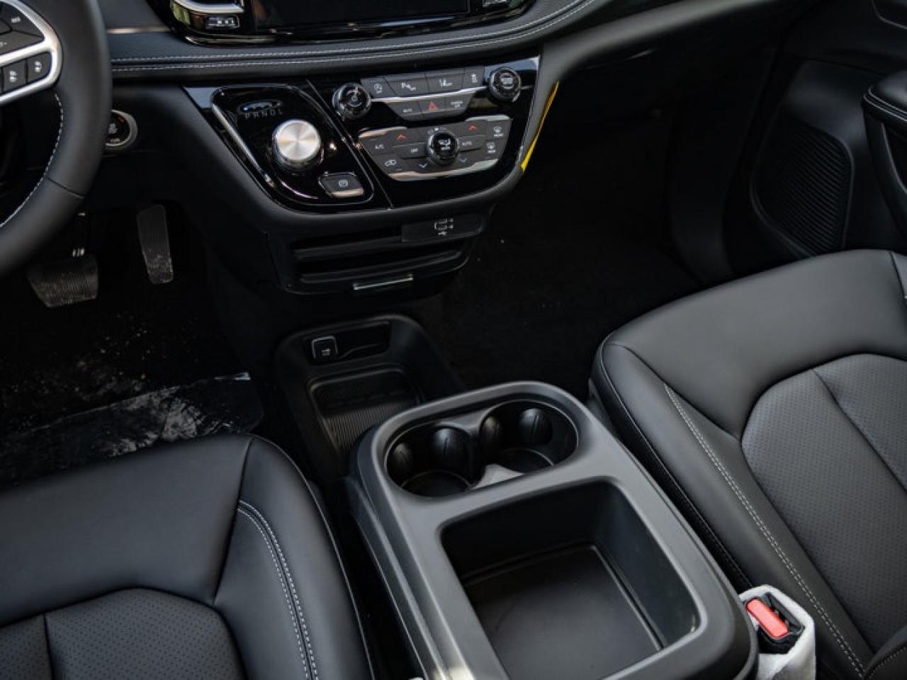 2026 Chrysler Pacifica Select Photo