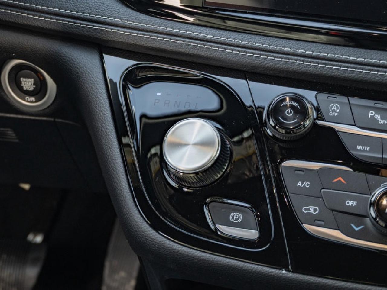 2026 Chrysler Pacifica Select Photo