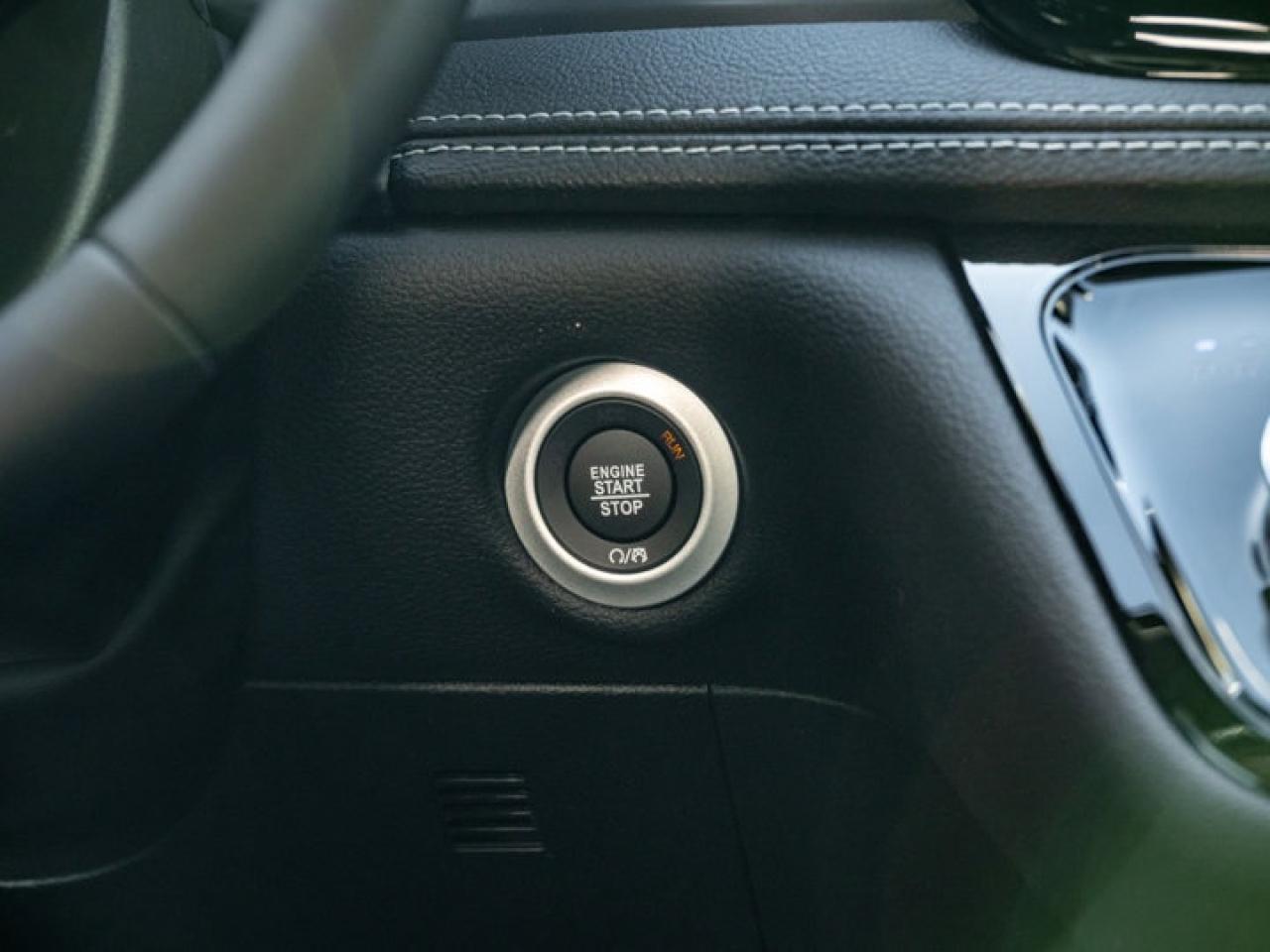 2026 Chrysler Pacifica Select Photo