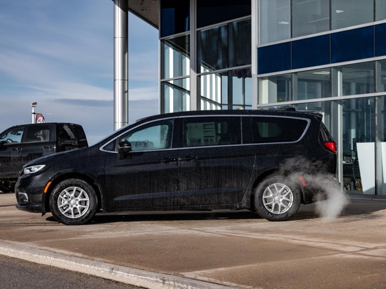 2026 Chrysler Pacifica Select Photo4