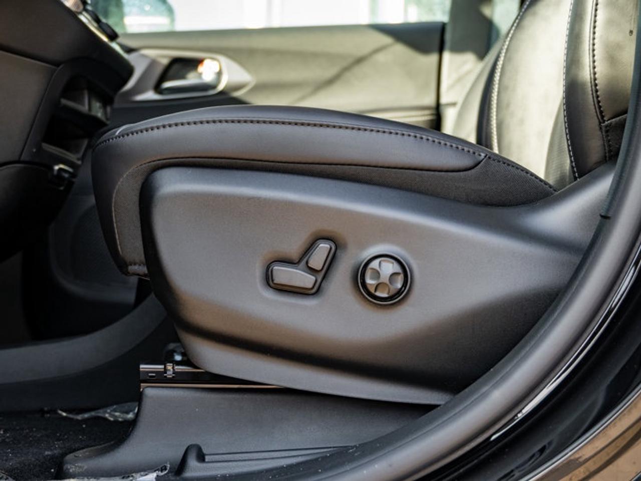 2026 Chrysler Pacifica Select Photo