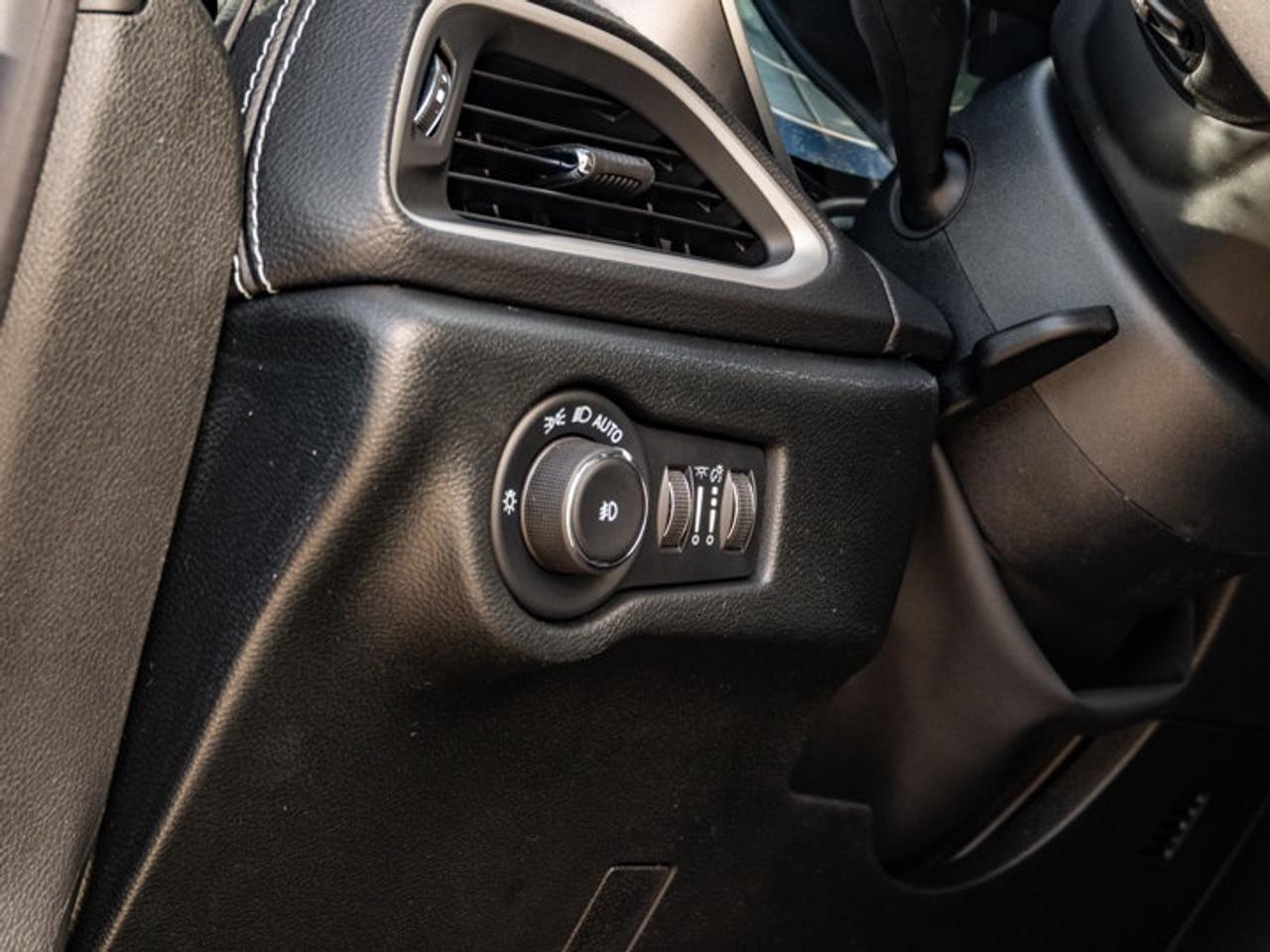 2026 Chrysler Pacifica Select Photo