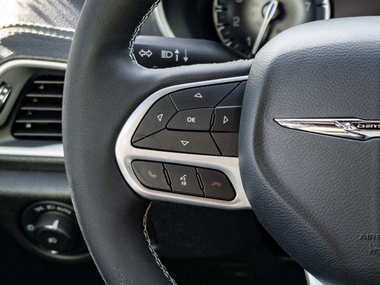2026 Chrysler Pacifica Select Photo