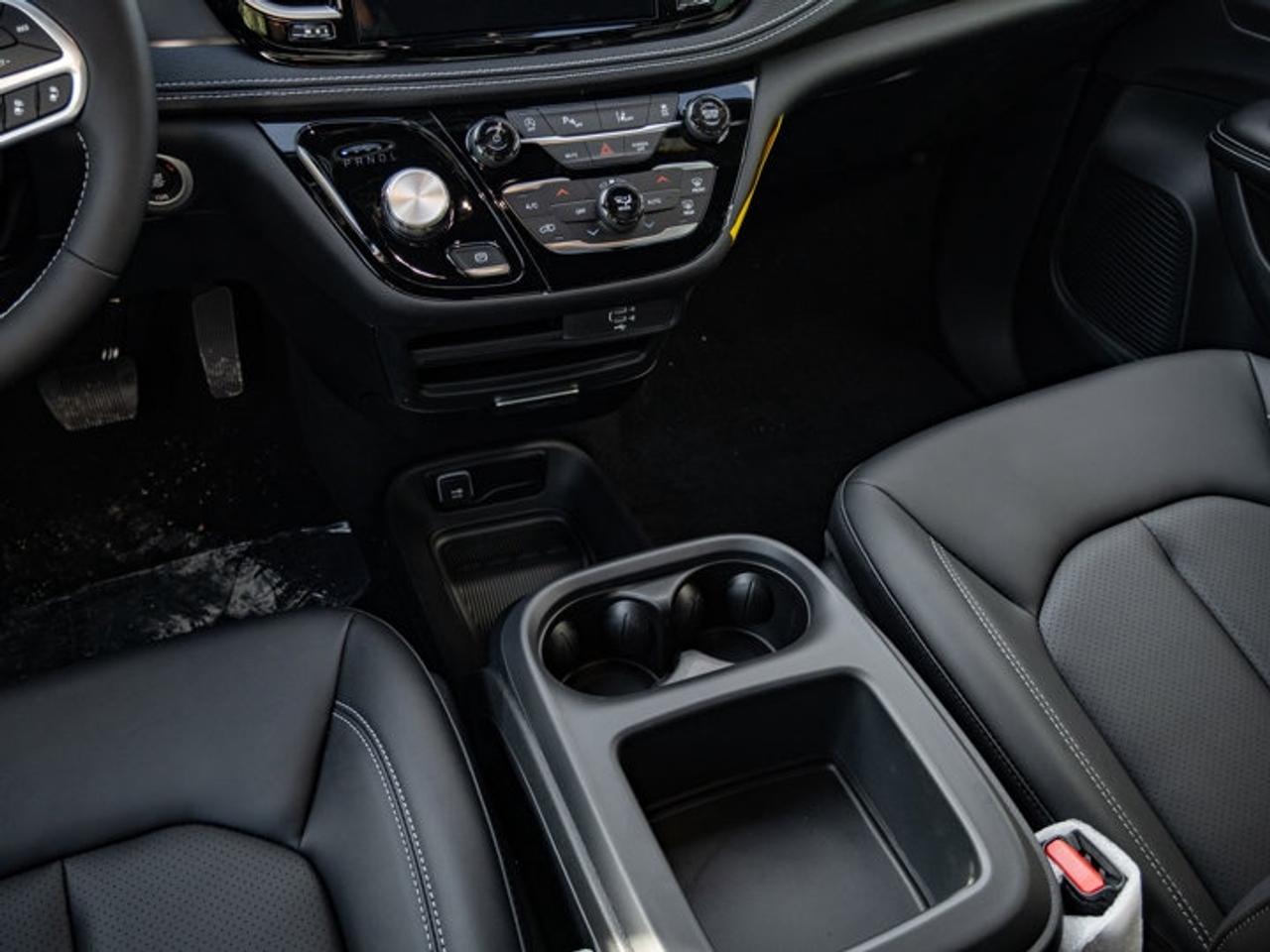 2026 Chrysler Pacifica Select Photo