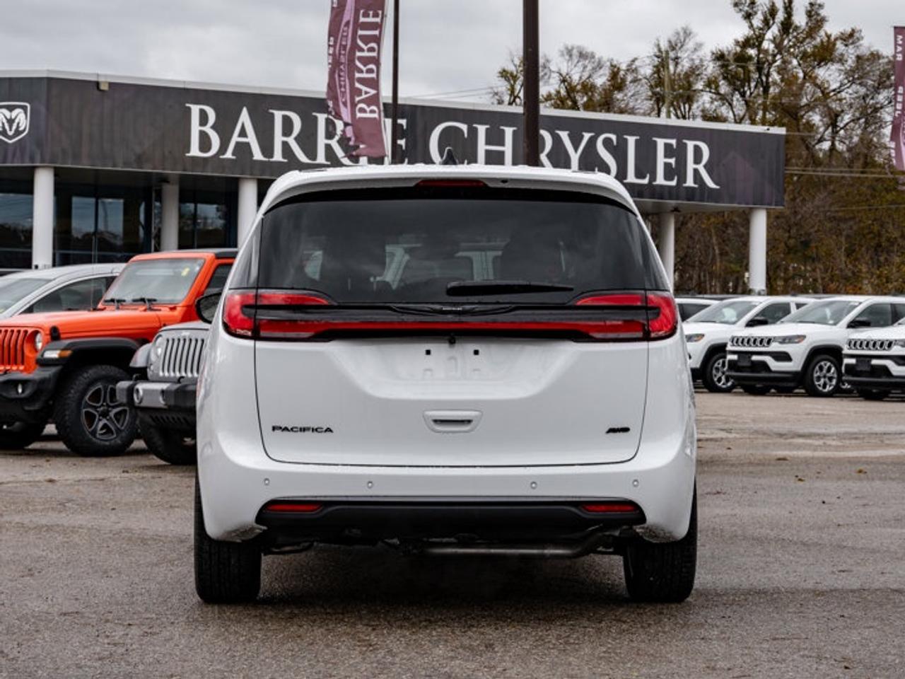 2026 Chrysler Pacifica Select Photo