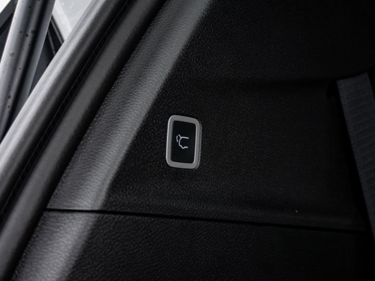 2026 Chrysler Pacifica Select Photo