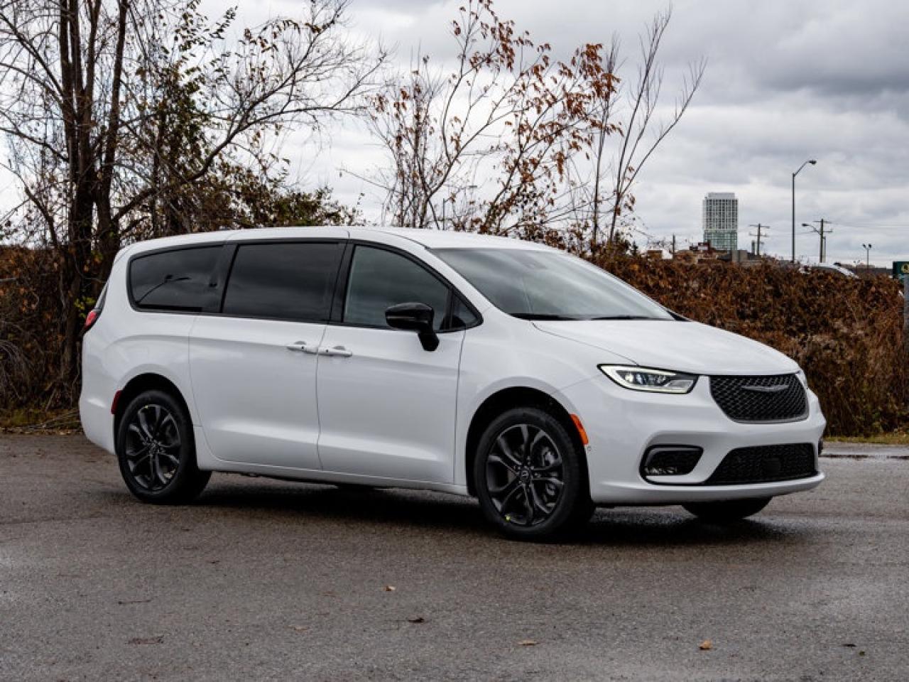 2026 Chrysler Pacifica Select Photo