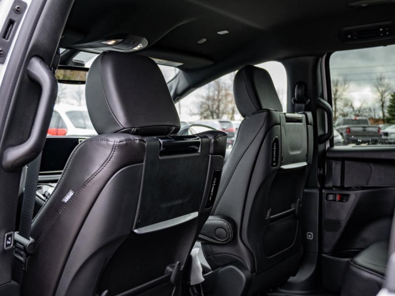 2026 Chrysler Pacifica Select Photo