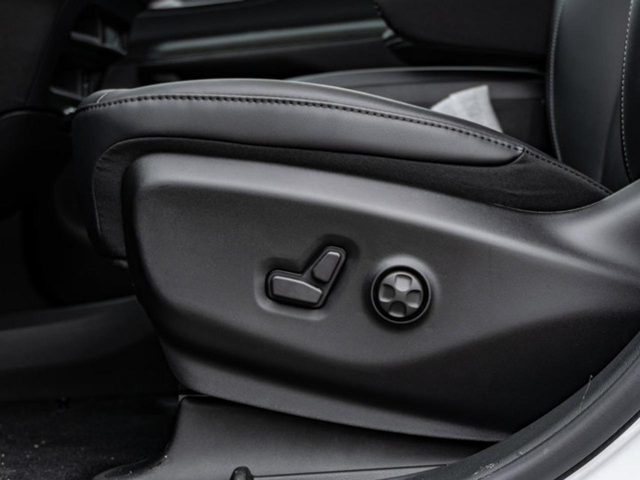 2026 Chrysler Pacifica Select Photo