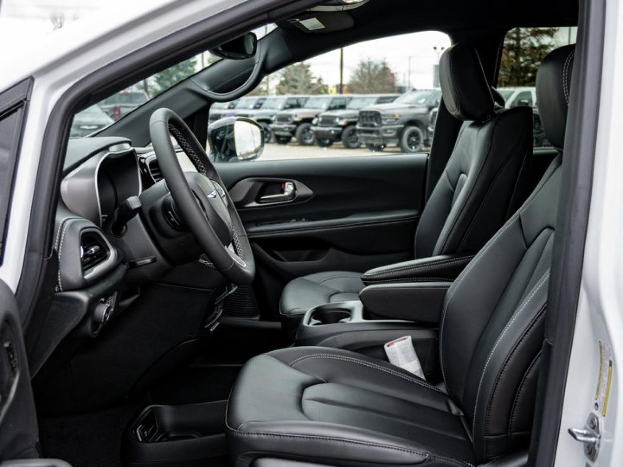 2026 Chrysler Pacifica Select Photo