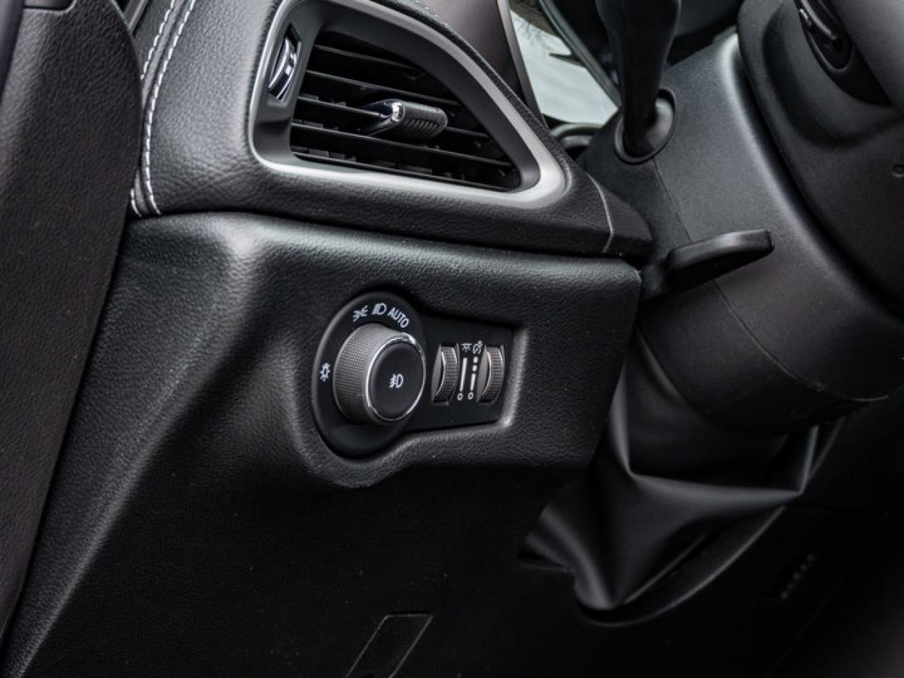 2026 Chrysler Pacifica Select Photo