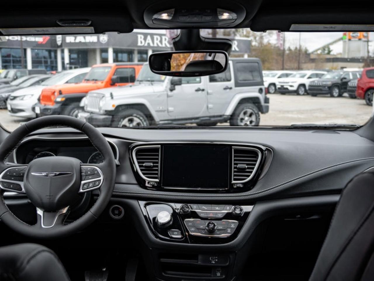 2026 Chrysler Pacifica Select Photo