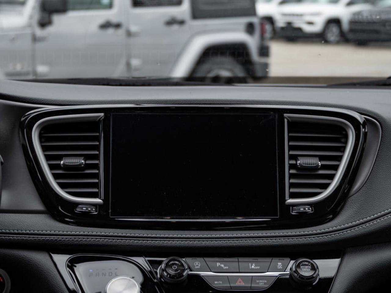 2026 Chrysler Pacifica Select Photo