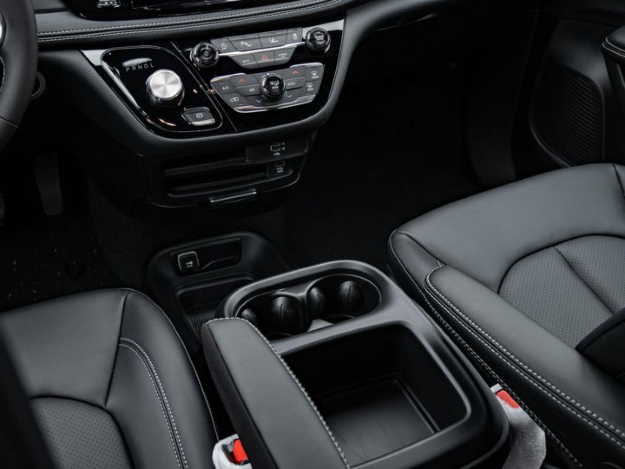 2026 Chrysler Pacifica Select Photo