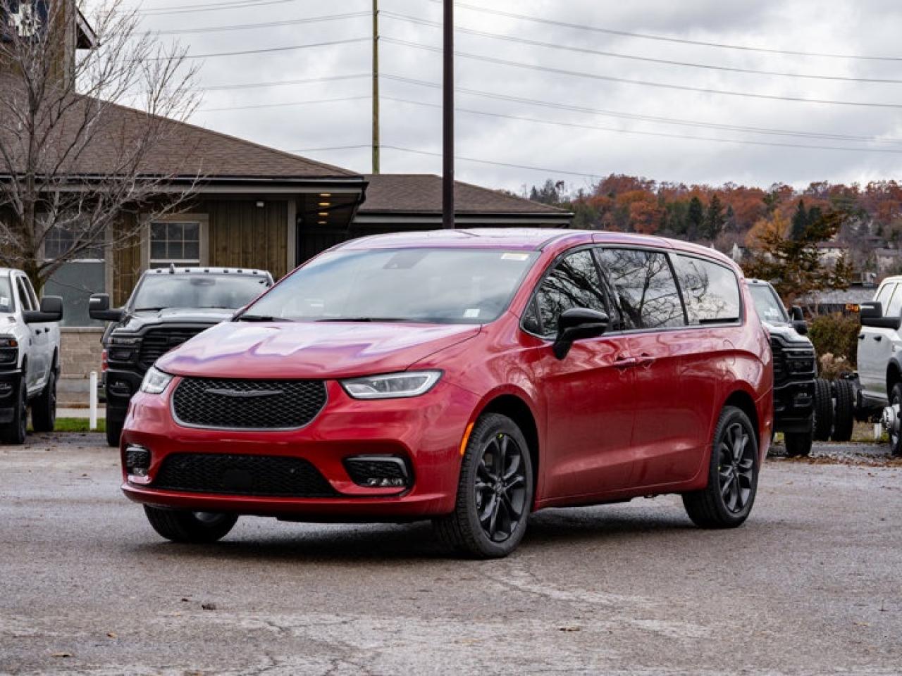 2026 Chrysler Pacifica Select Photo