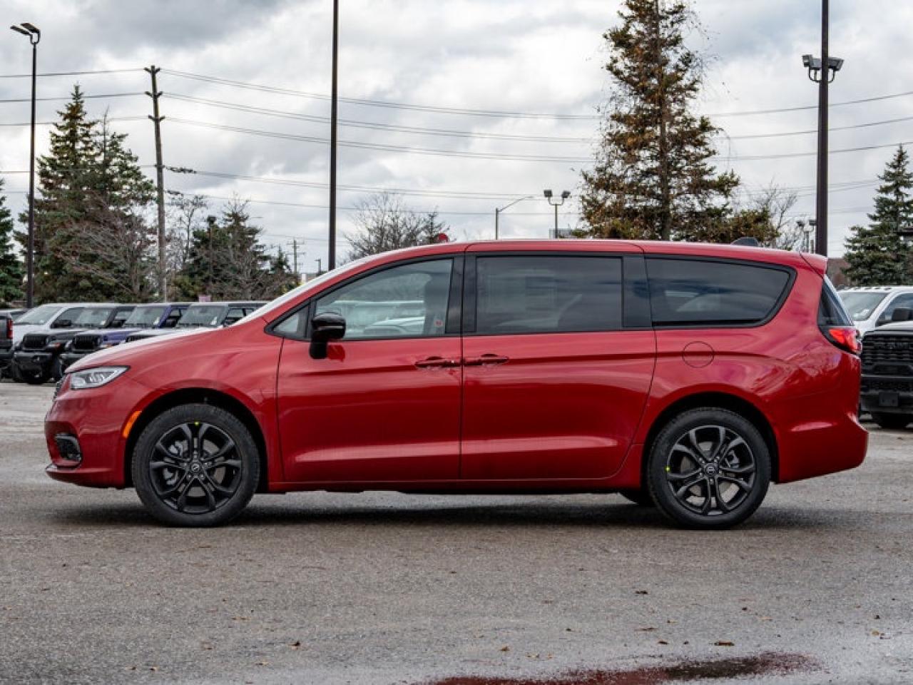2026 Chrysler Pacifica Select Photo