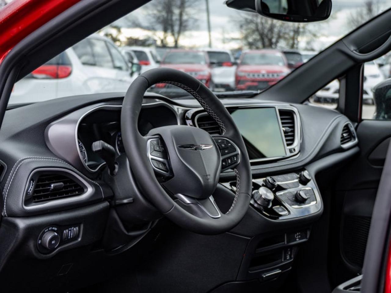 2026 Chrysler Pacifica Select Photo2