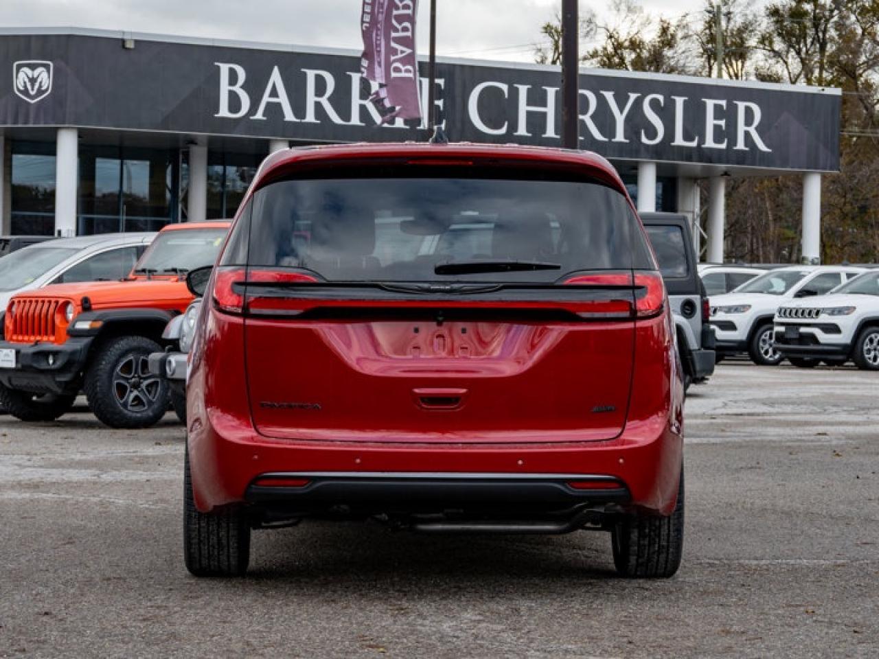2026 Chrysler Pacifica Select Photo