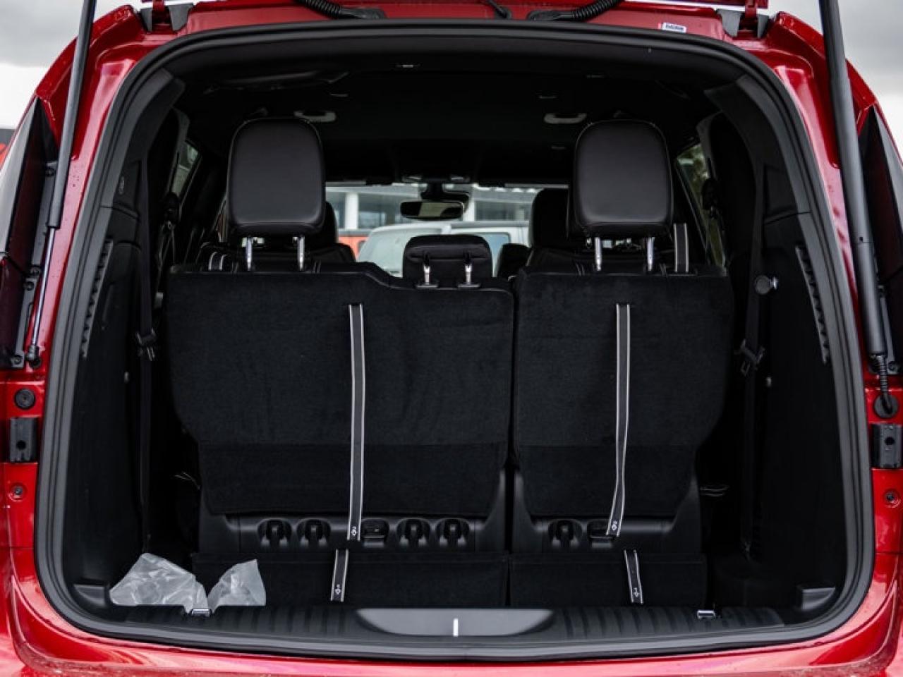 2026 Chrysler Pacifica Select Photo