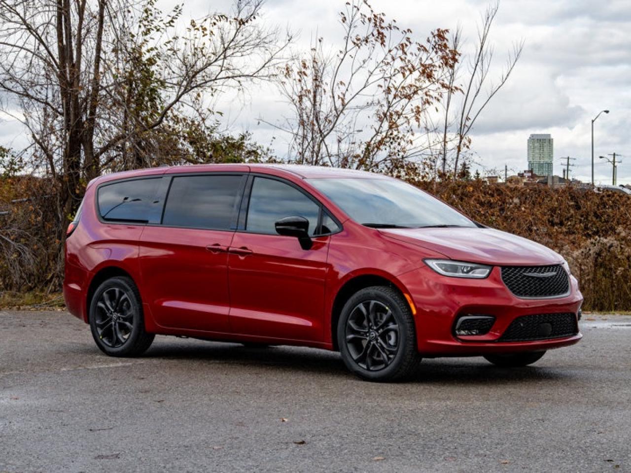 2026 Chrysler Pacifica Select Photo