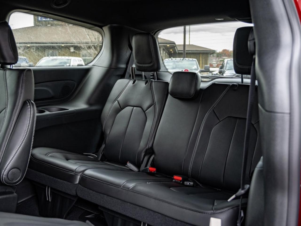 2026 Chrysler Pacifica Select Photo