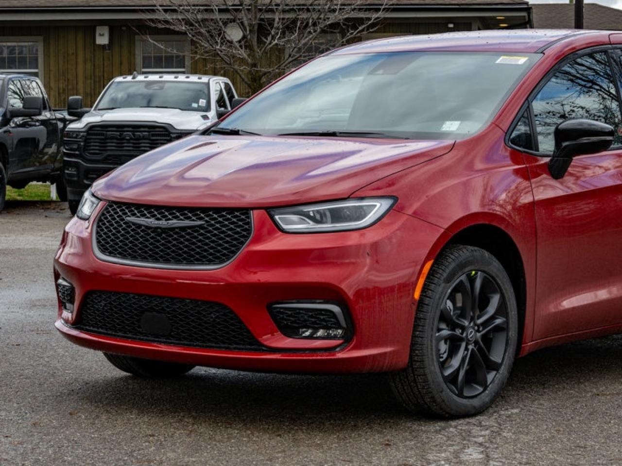 2026 Chrysler Pacifica Select Photo