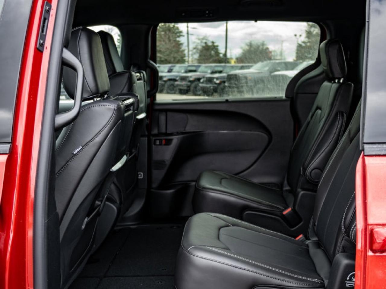 2026 Chrysler Pacifica Select Photo