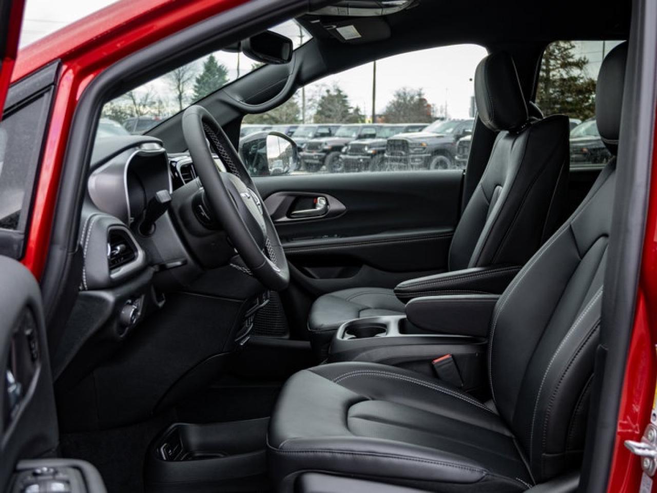 2026 Chrysler Pacifica Select Photo