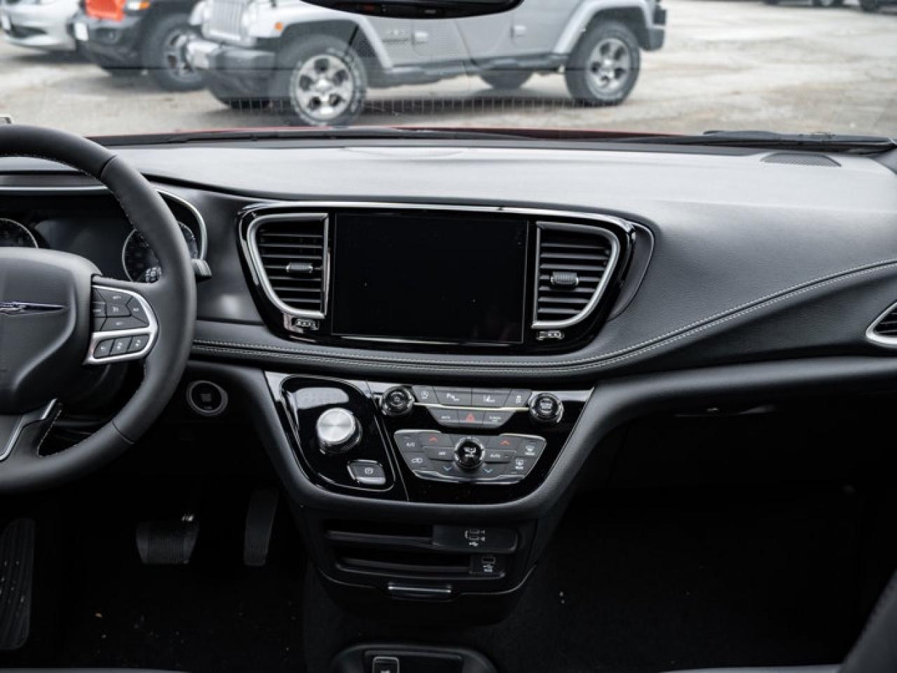 2026 Chrysler Pacifica Select Photo