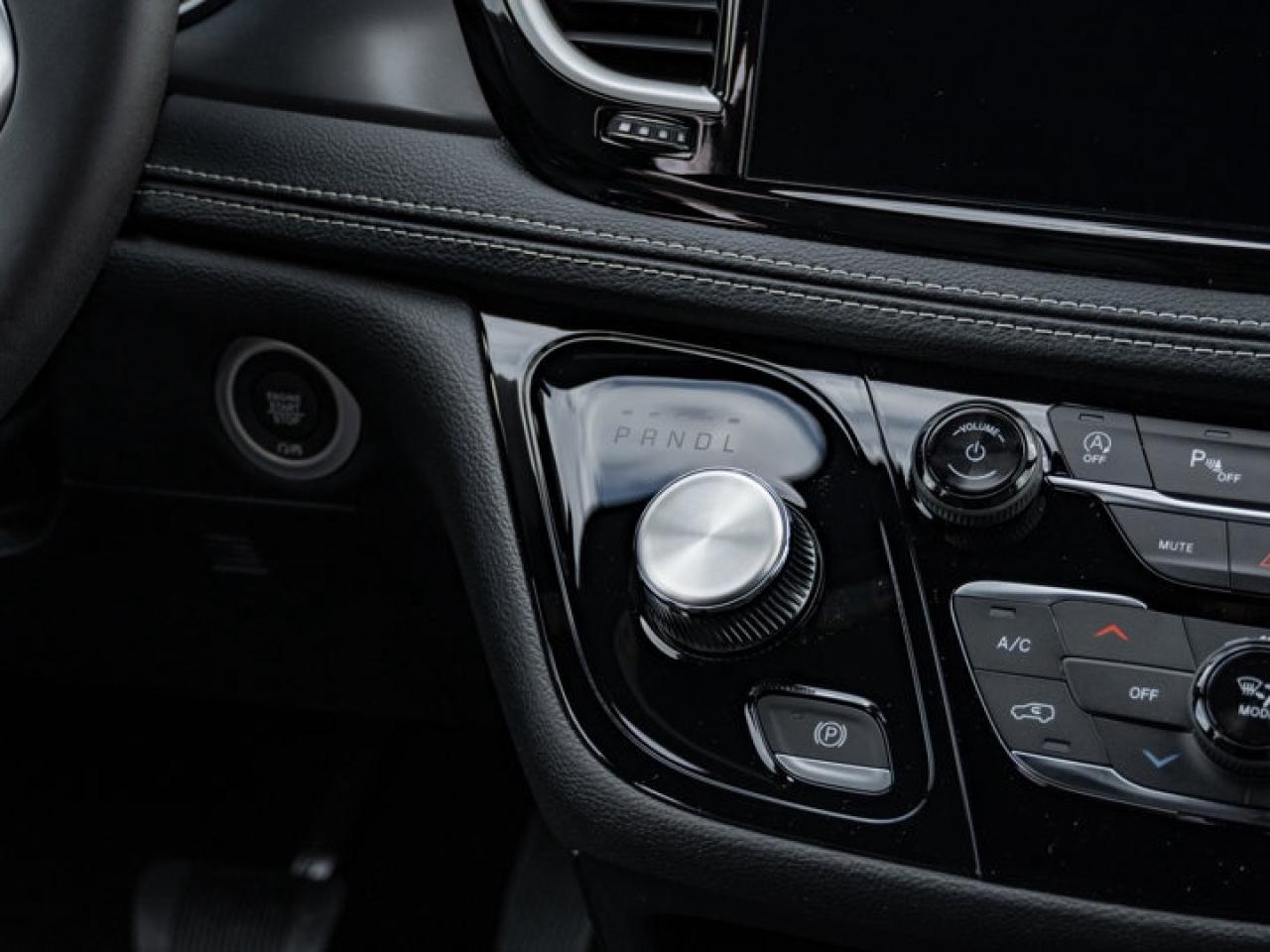 2026 Chrysler Pacifica Select Photo