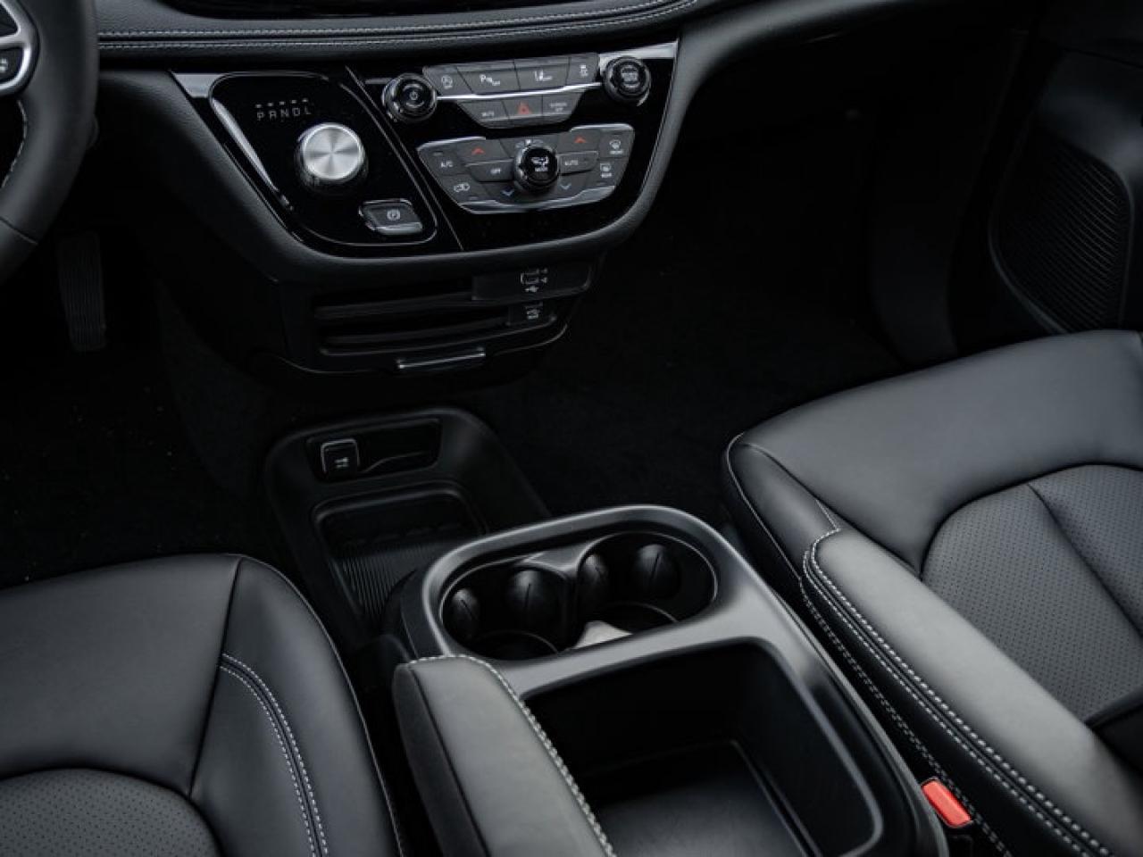 2026 Chrysler Pacifica Select Photo