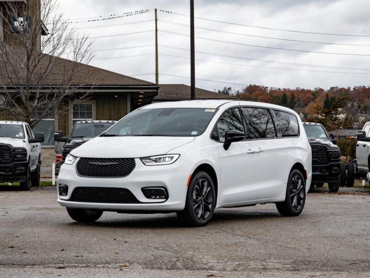 2026 Chrysler Pacifica Select Photo