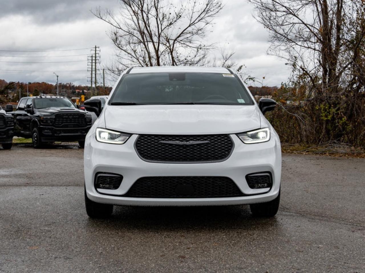 2026 Chrysler Pacifica Select Photo