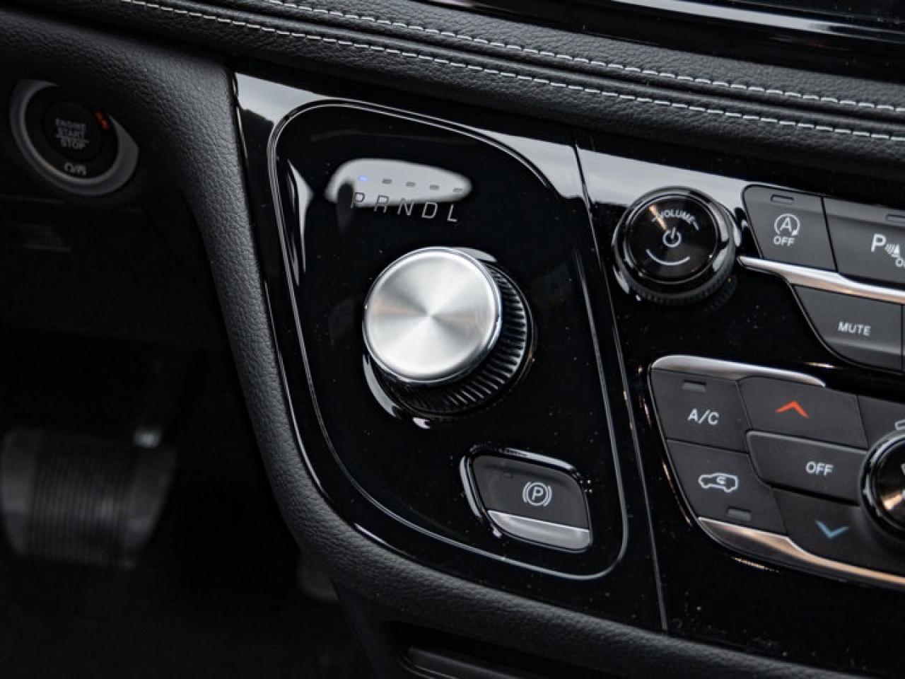 2026 Chrysler Pacifica Select Photo