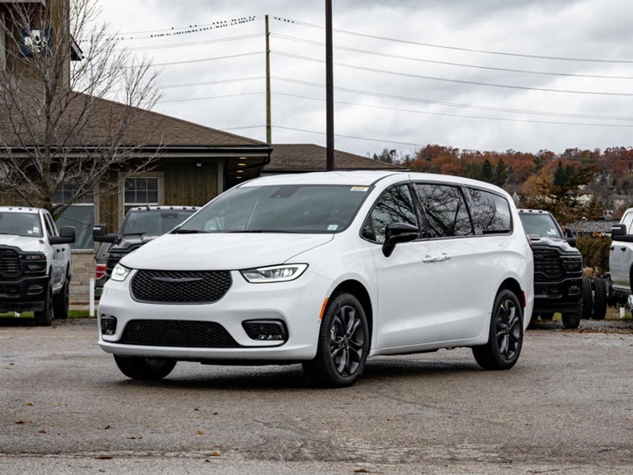 2026 Chrysler Pacifica Select Photo