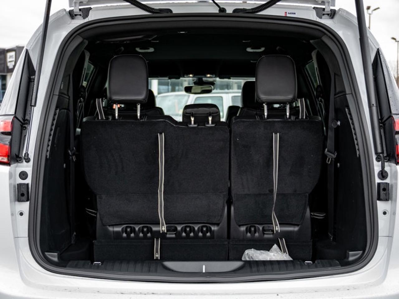 2026 Chrysler Pacifica Select Photo