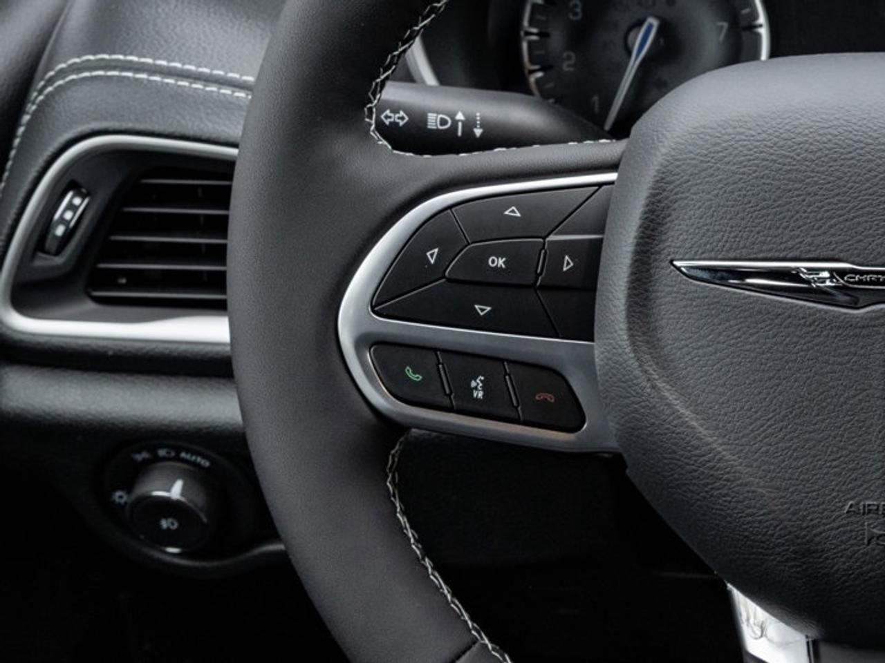 2026 Chrysler Pacifica Select Photo