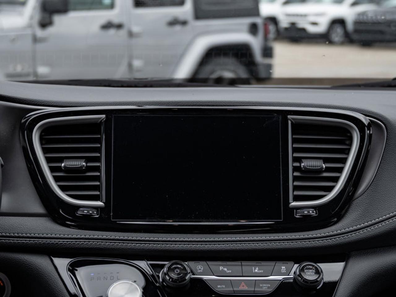2026 Chrysler Pacifica Select Photo