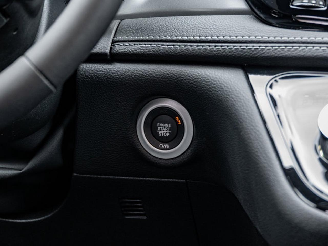 2026 Chrysler Pacifica Select Photo