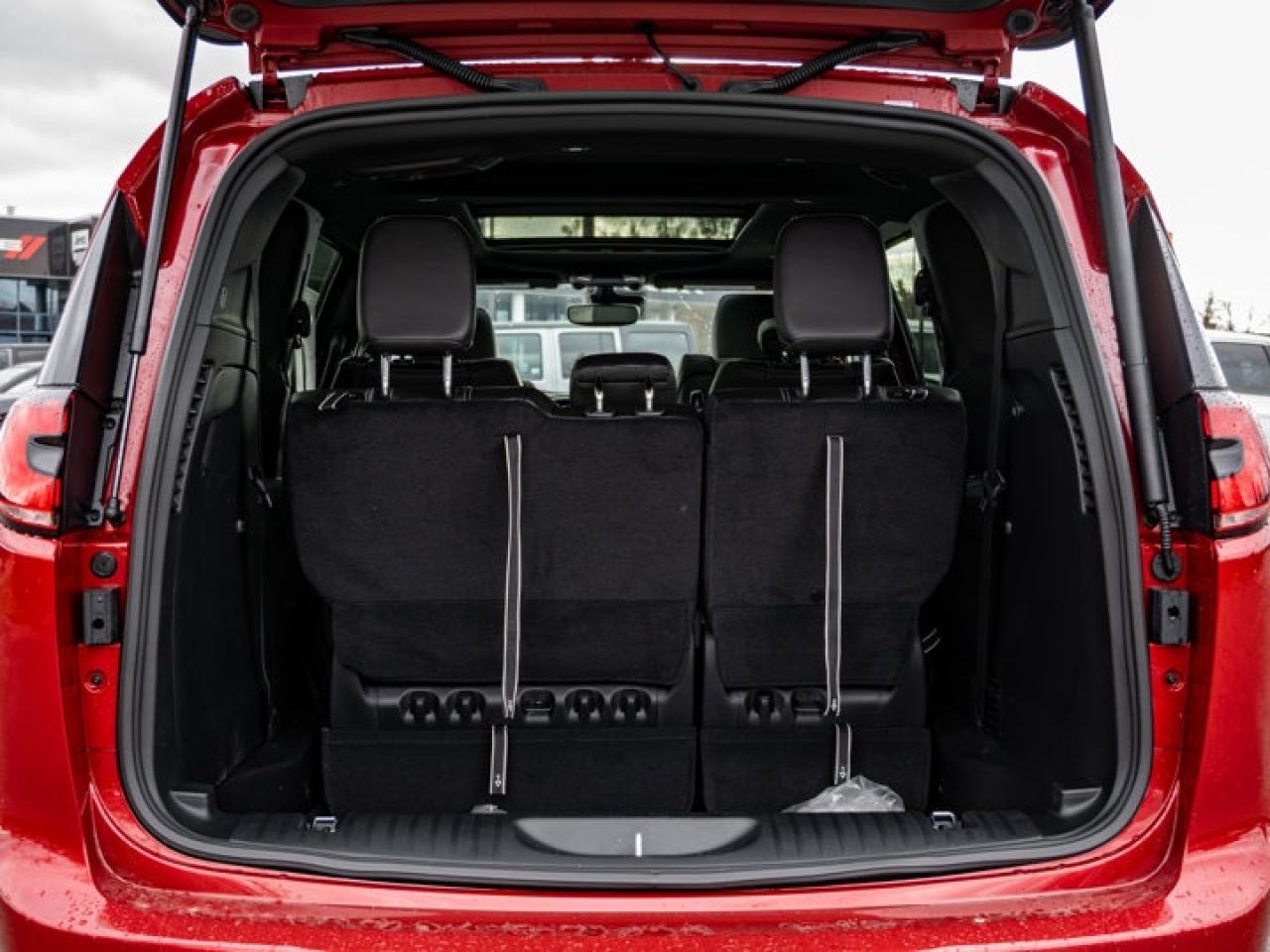 2026 Chrysler Pacifica Select Photo